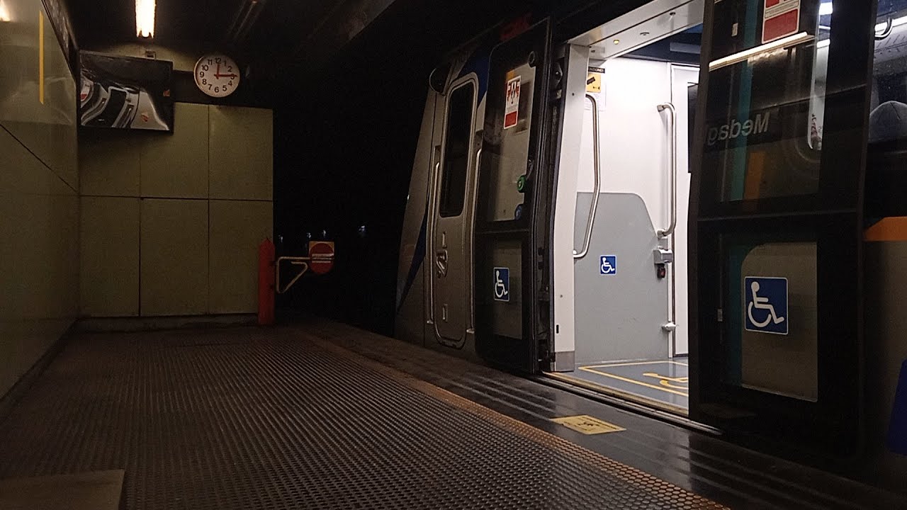 COMPILATION METRONAPOLI , TRA LE VARIE STAZIONI DELLA LINEA 1