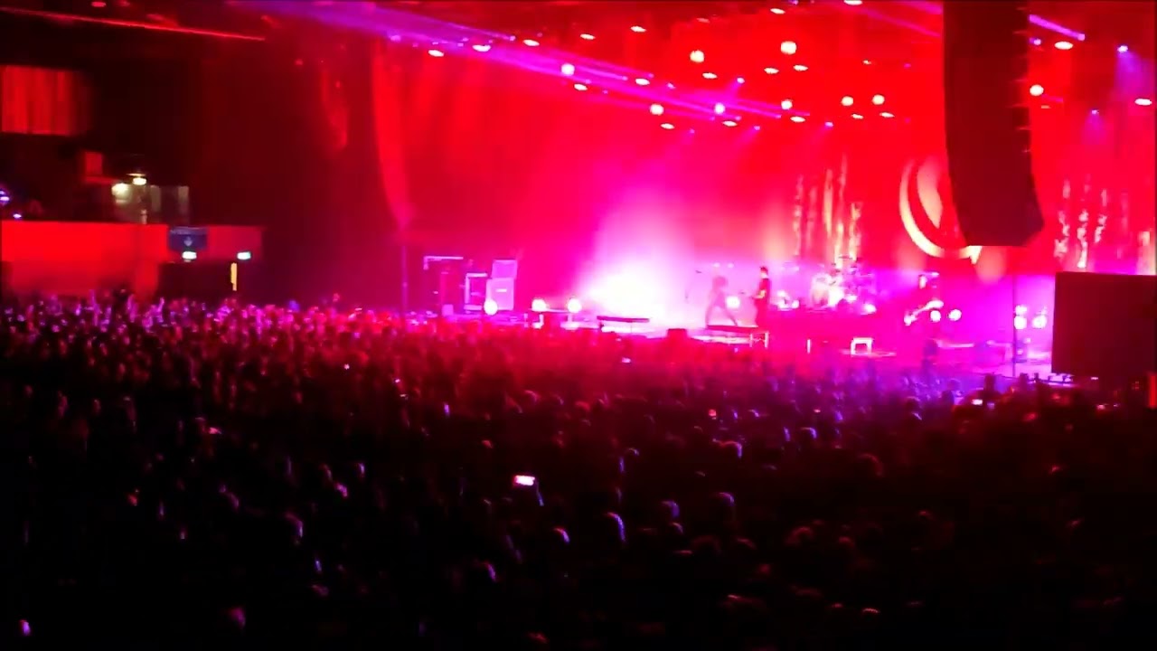 RISE AGAINST, RE-EDUCATION, Nowhere Generation Tour, Düsseldorf 11.11.2022, Live Konzert Opening