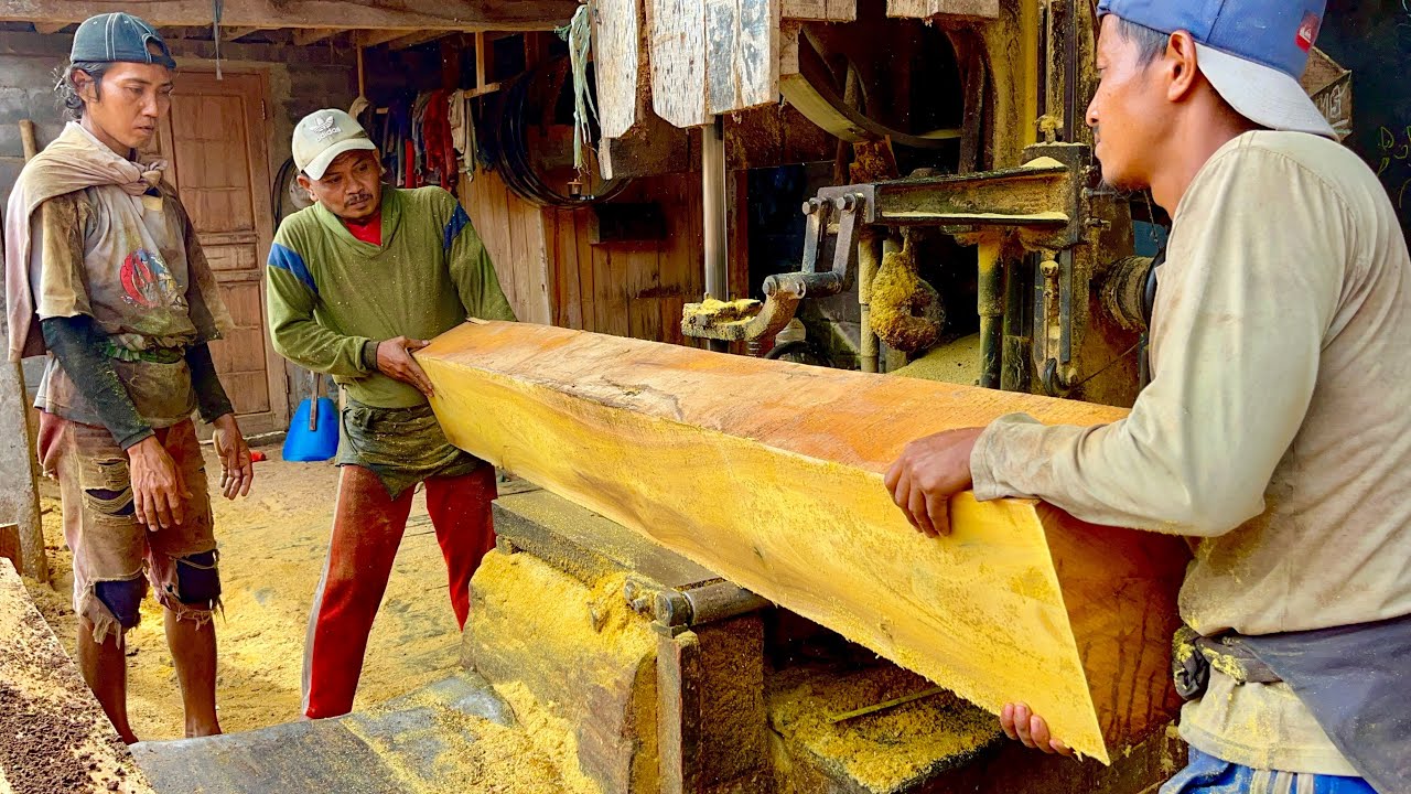 SEE What Happens When This Man Tries to Saw EXOTIC Fiber Jackfruit Wood