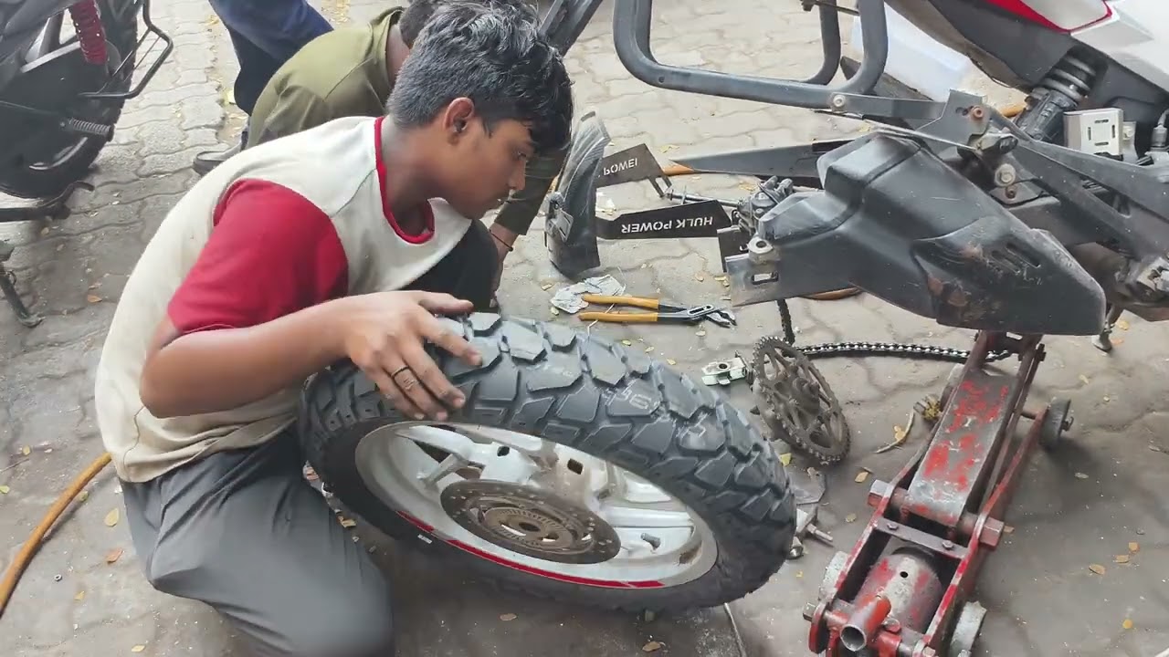 Vlog- 63 Dual purpose Budget Tyre for Dominar 250#dominar #bajaj #newtyre #maxxistyres #apollotyres