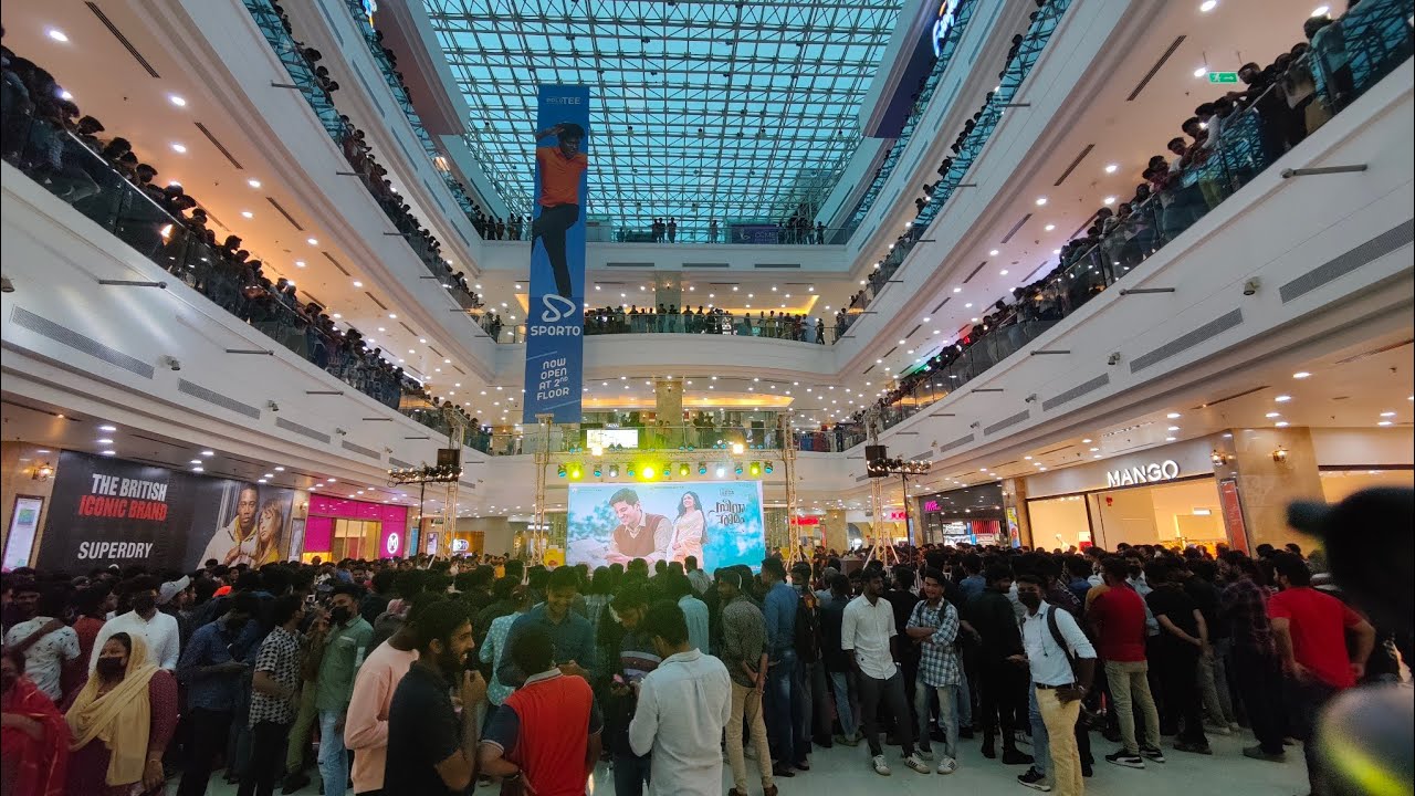 Dulquer Salmaan Live @ Kochi Lulu Mall 🔥 Sita Ramam