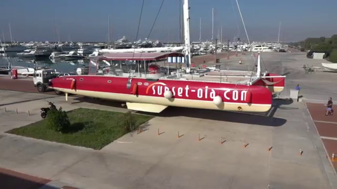 Details From Hauling Out Catamaran 74 Feet