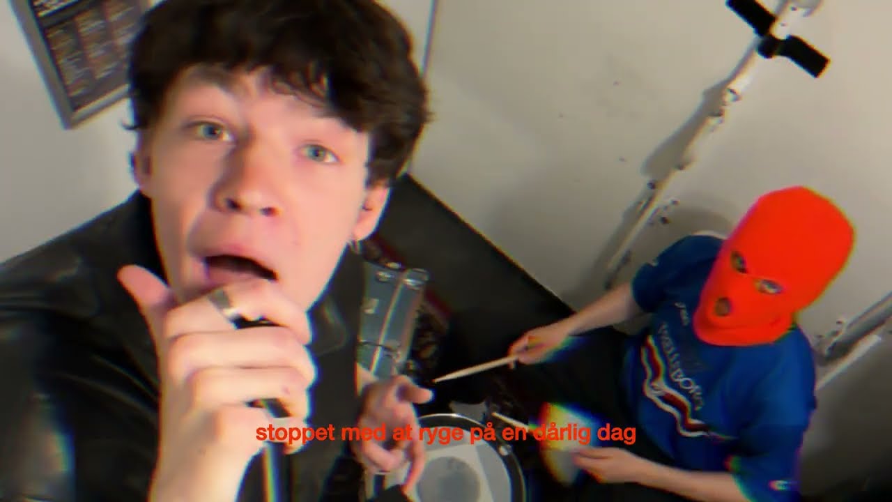 Von Quar - 6 Kilometer (Officiel Toilet Video)🧡🚽🧻