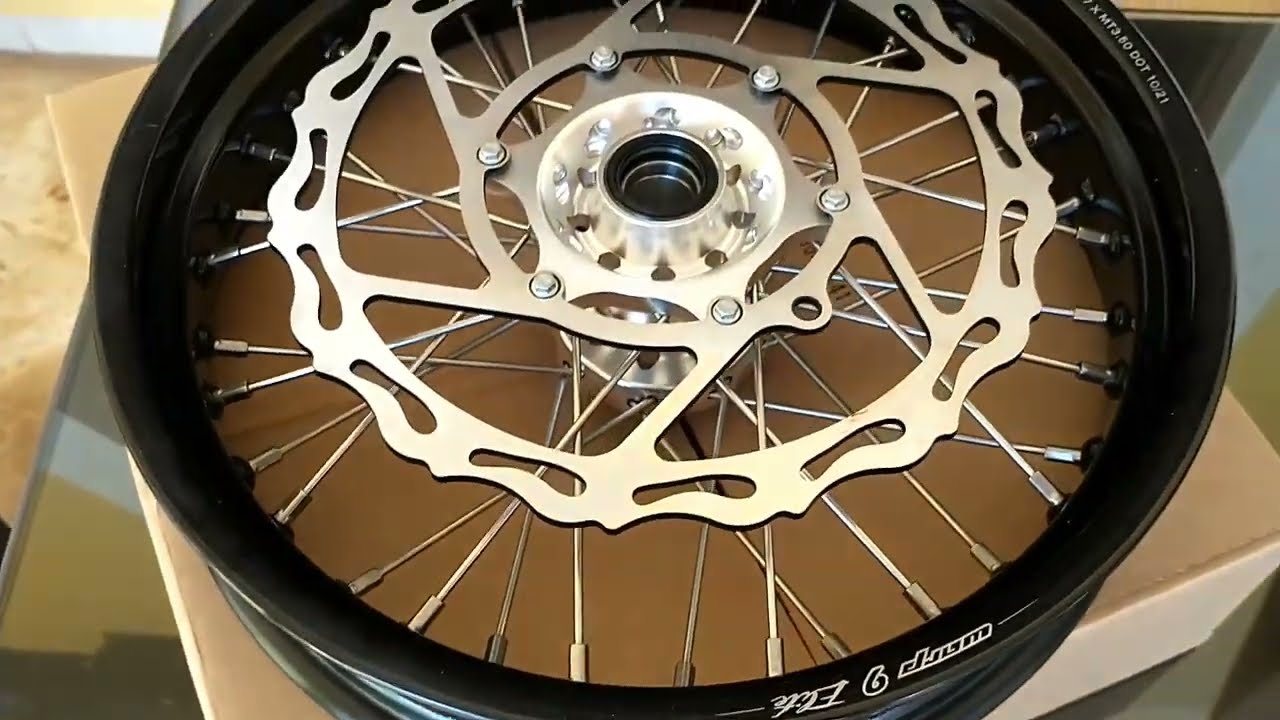 Supermoto: E2 - Warp-9 Tubeless Supermoto Wheels Pre-Installation. Quick look at these amazing rims