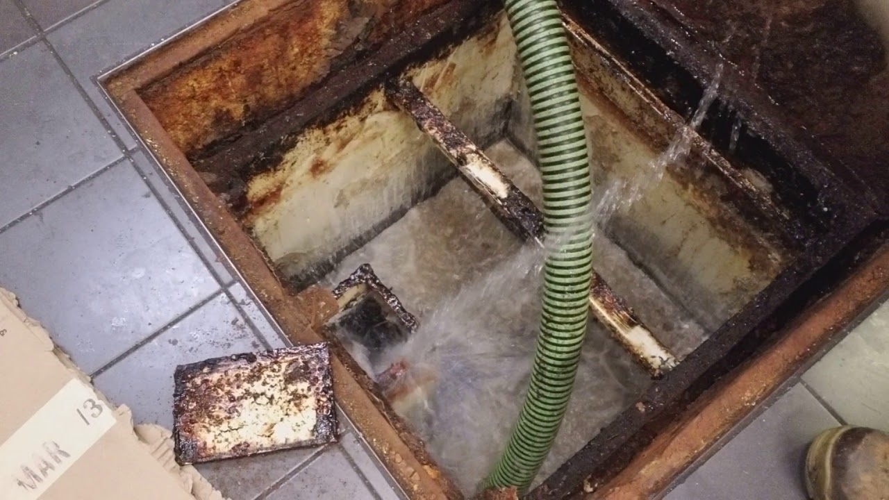 grease trap service, cleaning