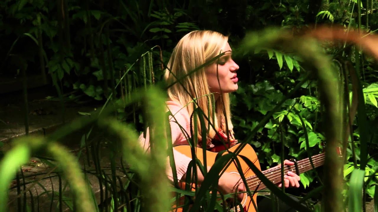 Fast Car - Tracy Chapman (acoustic cover by Nicole Milik)