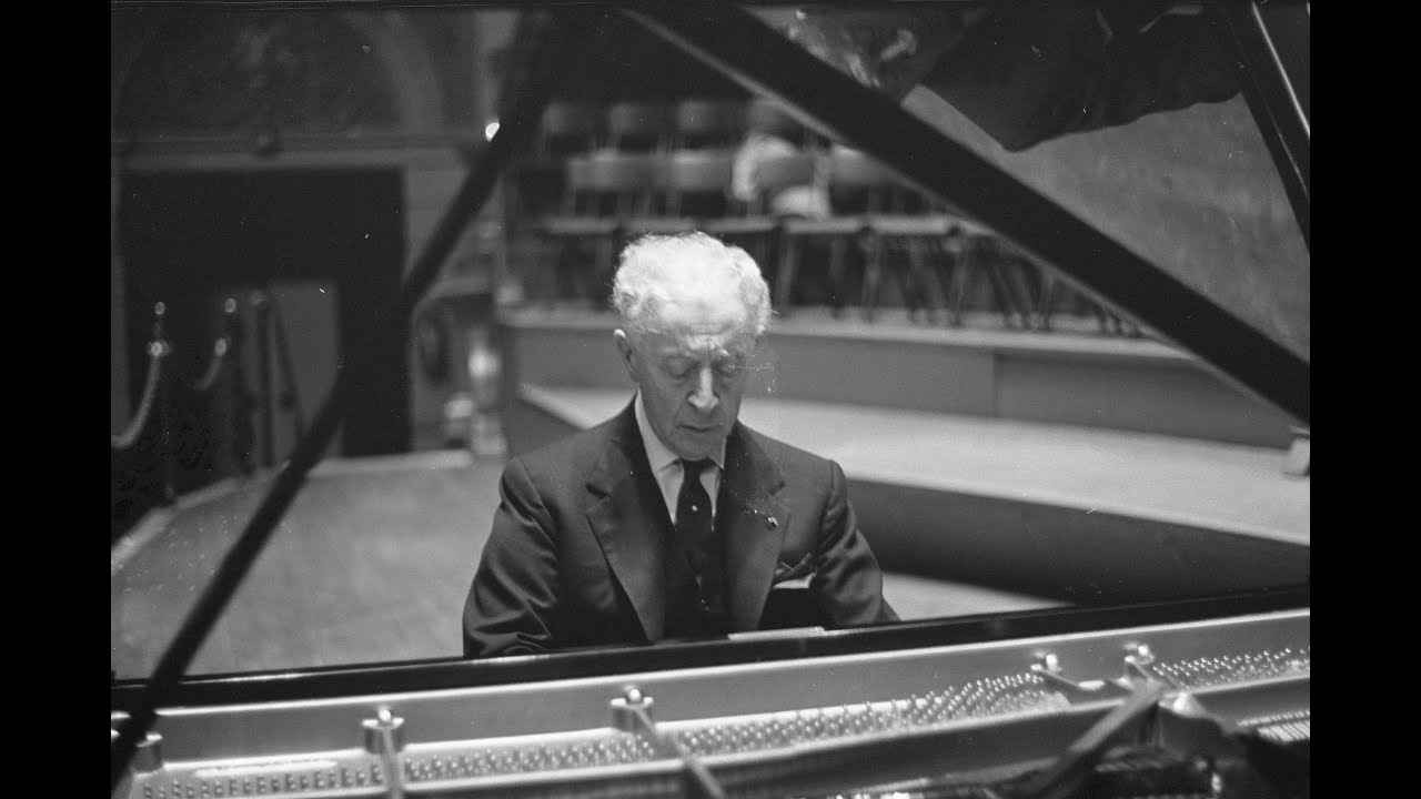 Tchaikovsky:  Piano Concerto no. 1 op. 23 - Arthur Rubinstein, piano; Dimitri Mitropoulos, direttore