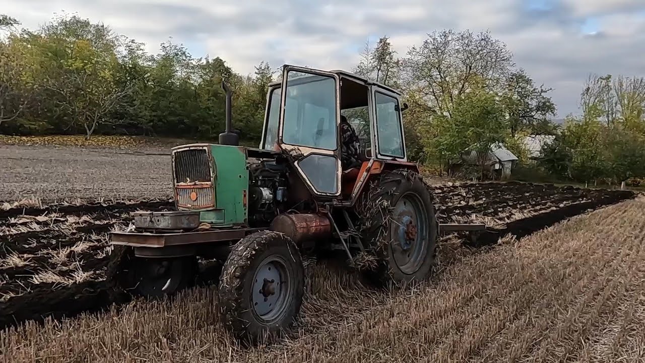 ЮМЗ Д-240 без блокіровки і оранка 🌾 під гору після дощу. ПЛН-3.35 З УГЛОЗНІМАМИ