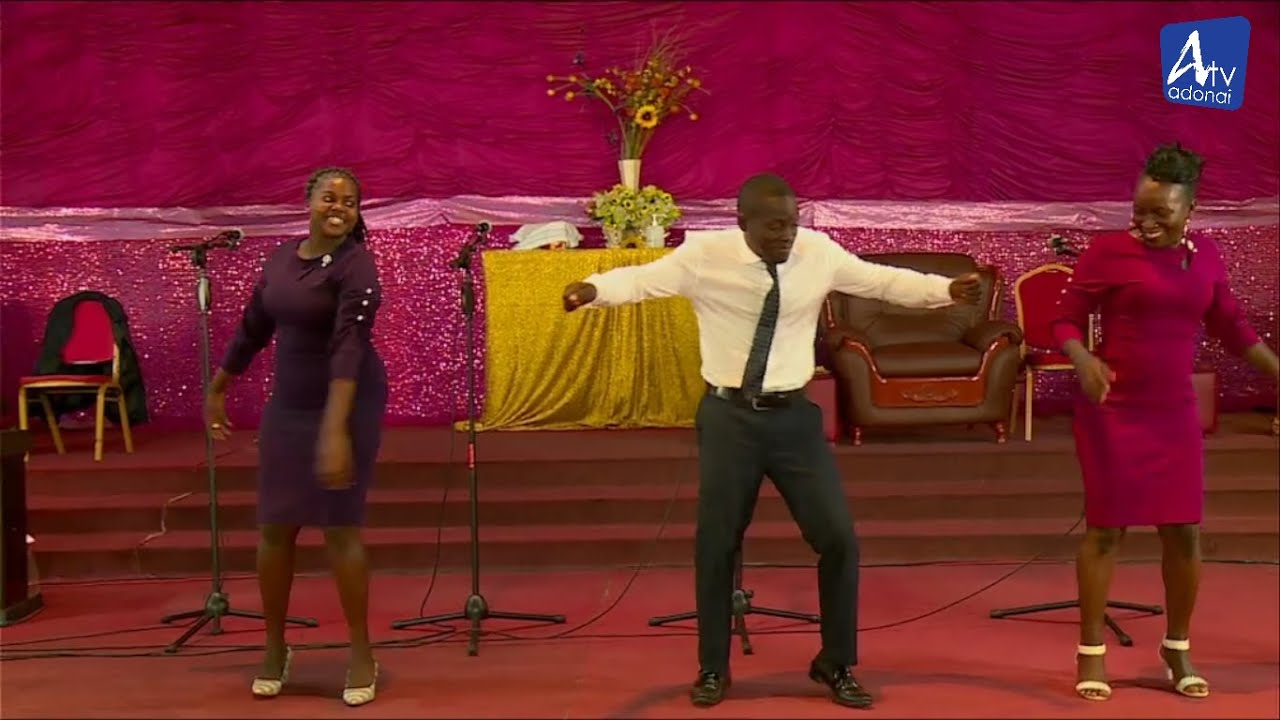 SUNDAY PRAISE 