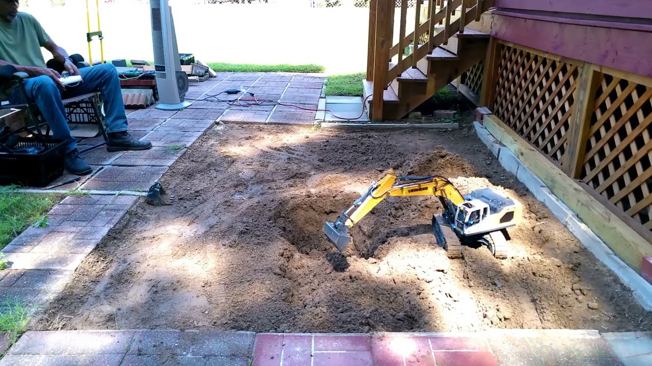XDRC 945 RC Excavator digging 8X speed 2