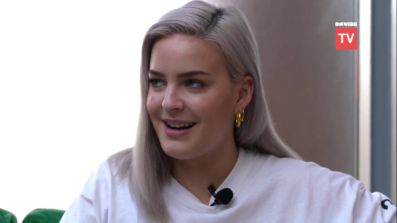 INTERVIEW x ANNE-MARIE #DAVIBE