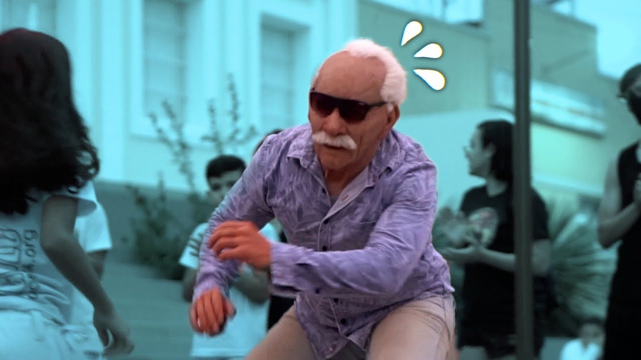 Old Man Capoeira Prank - Vovô jogando capoeira