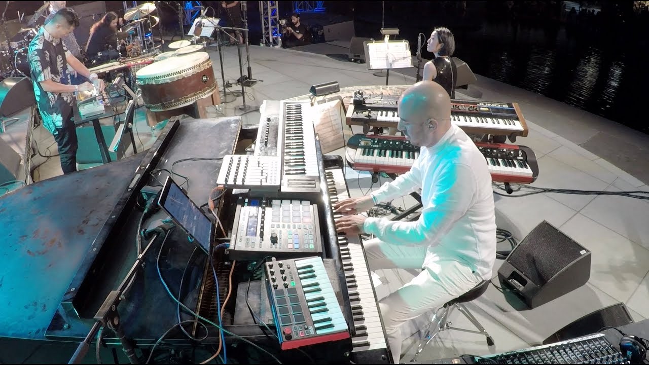 Mark de Clive-Lowe 