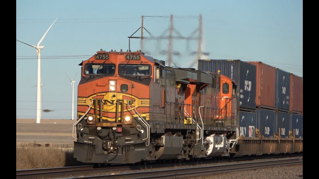 BNSF Trains Across Texas Panhandle - Christmas 2022