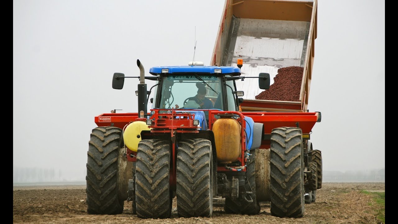 New Holland T7030 trike - Planting onions / uien planten / Zwiebel Pflanzen - Van Es