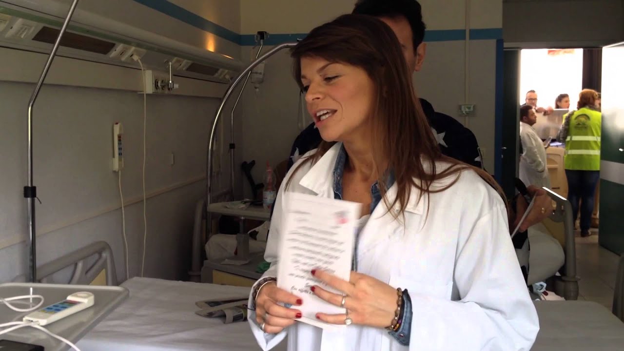 Alessandra Amoroso in visita all'ospedale Rizzoli di Bologna
