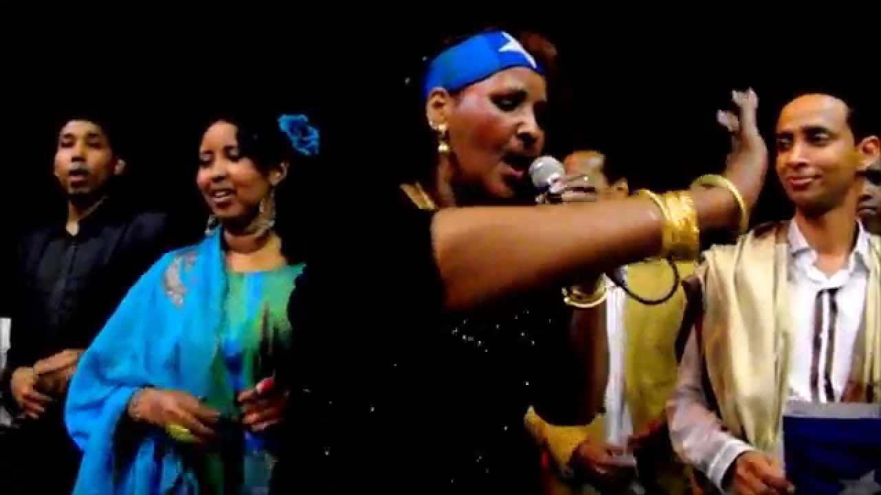 Saado Cali Warsame oo inoogu luuqaysa heestii Boholyow