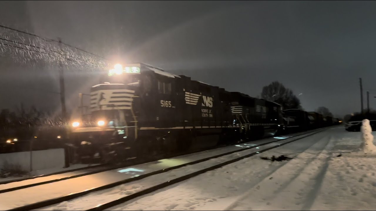 Trains in a Blizzard at Macungie 1/6-1/7/24: GP38 Leader, CEFX