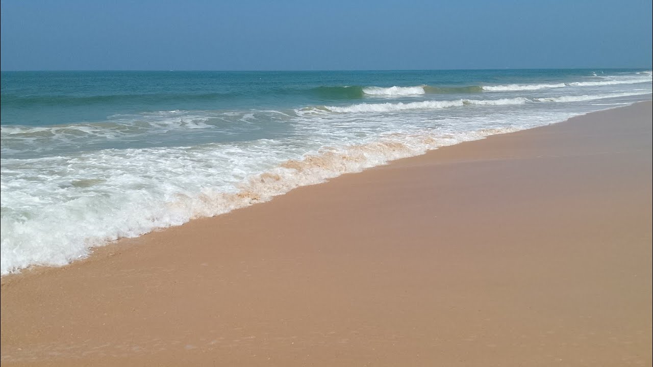 Relaxing ocean waves 🌊 crashing on the beach 🏖Beautiful and peace full sea waves|#zoharaskitchen5346