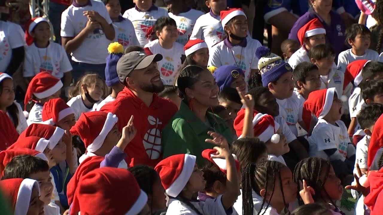 12th annual 'Christmas with the Currys' showcases winter wonderland in Oakland