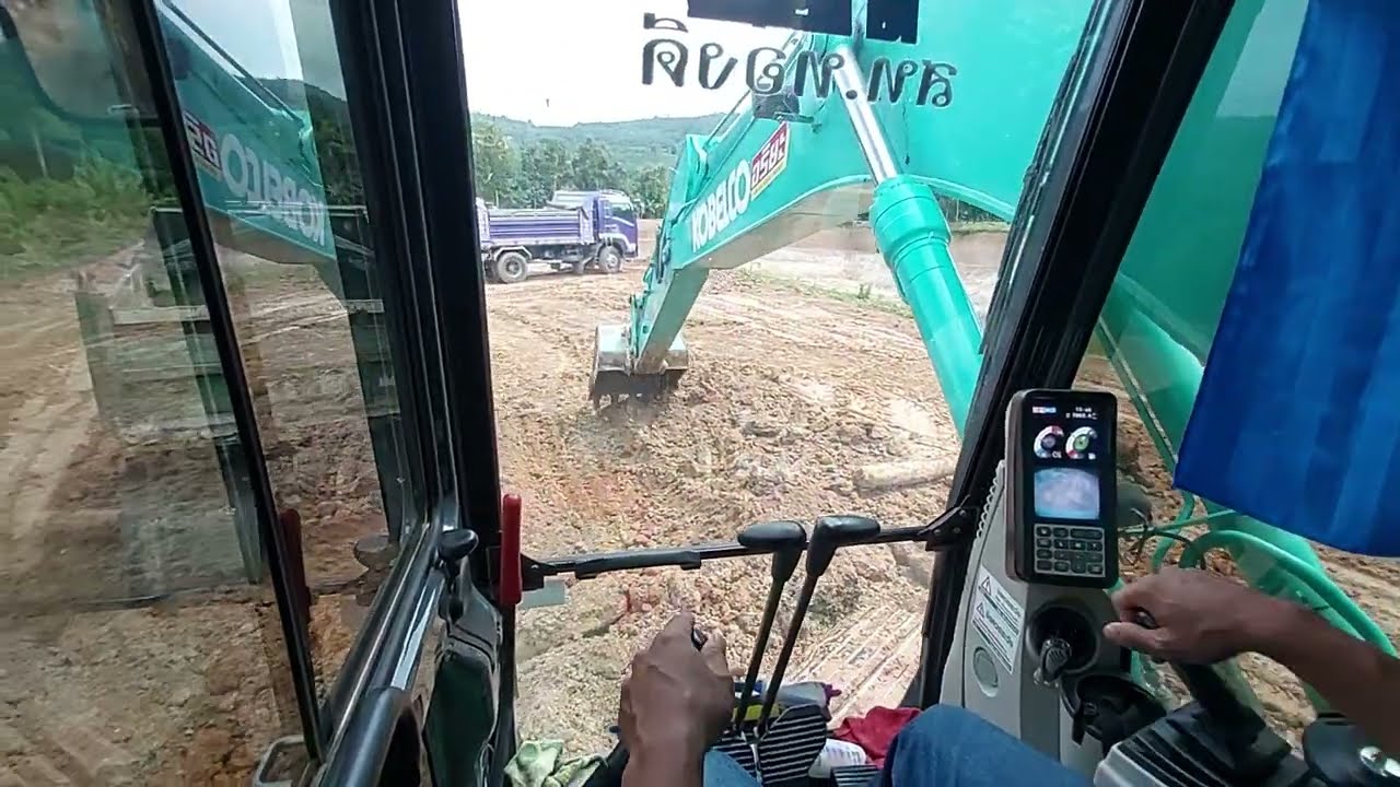 ภายในเก๋งรถขุด KOBELCO SK200 รุ่น 10 YN15