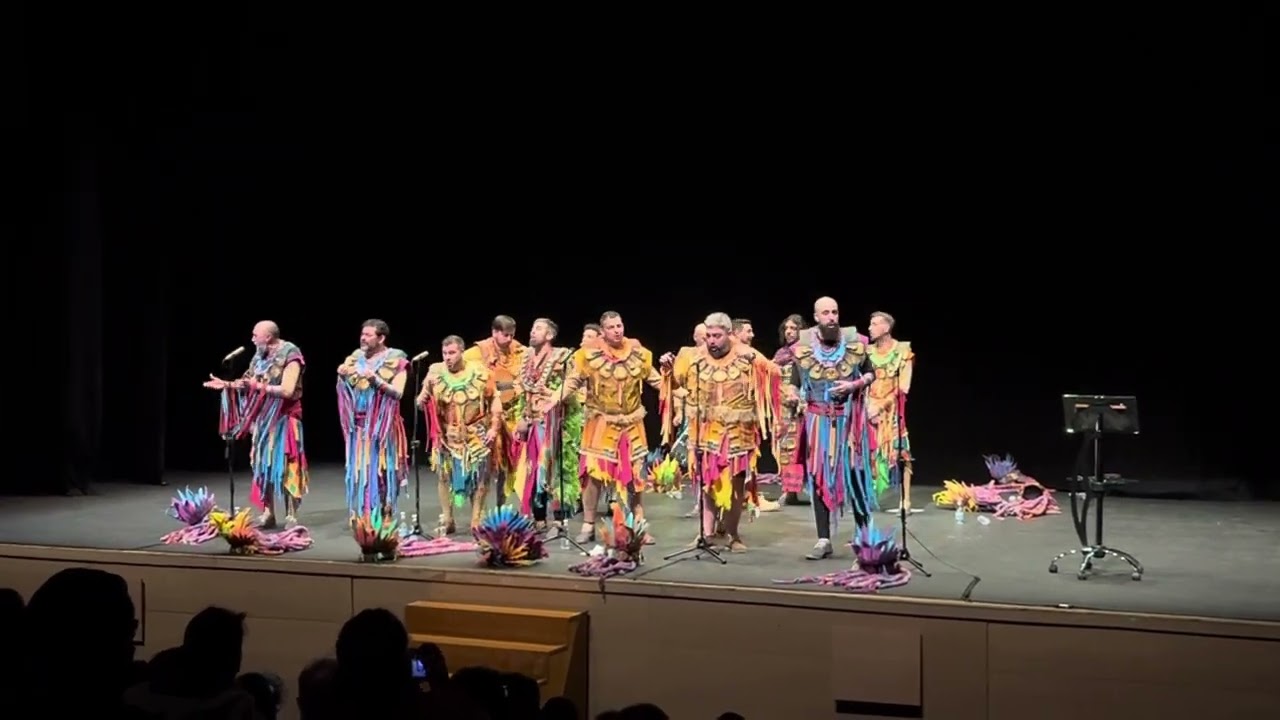 Comparsa La Tribu pasodoble y cuando yo era un tonto (Los Listos)