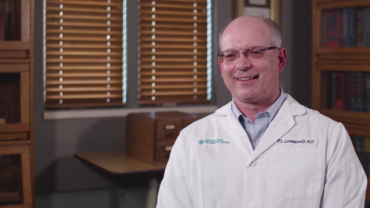 Meet Dr. Phillip Lewandowski - Crystal Clinic Orthopaedic Center