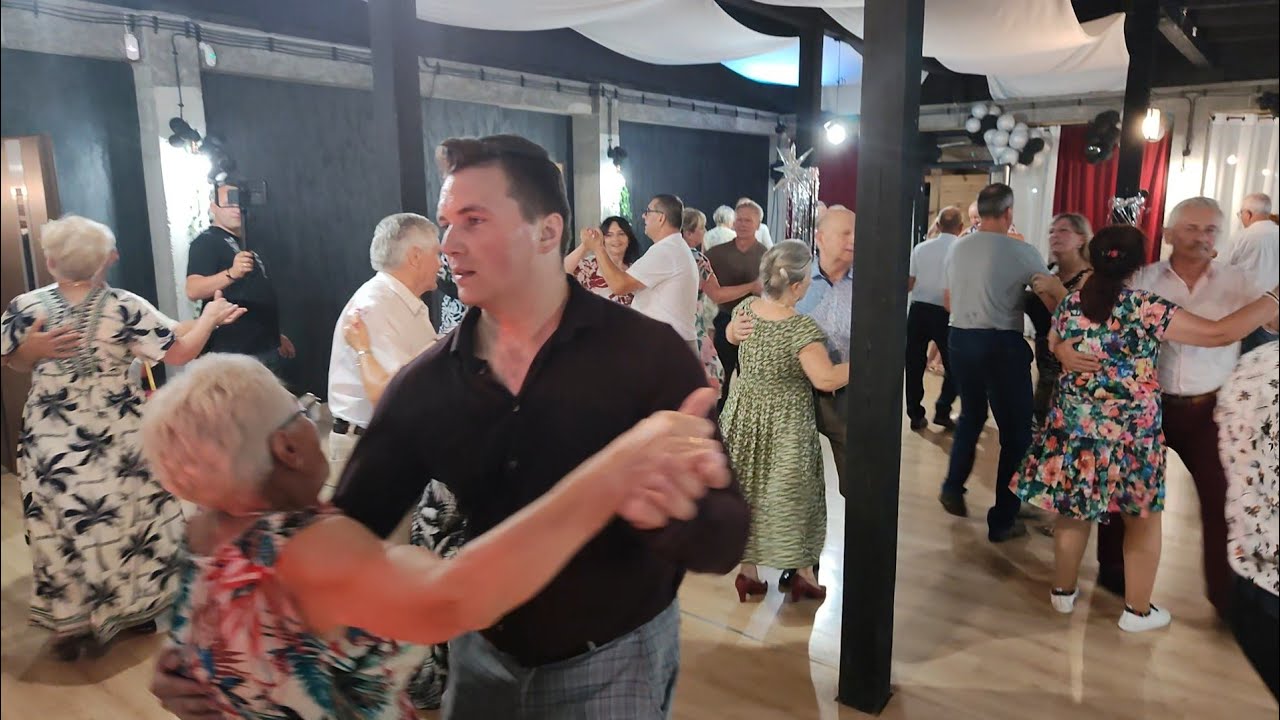 EMIL świetny TANCERZ miło popatrzeć jak poprowadził starszą TANCERKĘ w TACZOWIE 