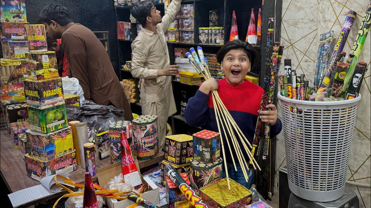 Ali ko Pori pathaka Shop dilwa Di Happy New Year k leye 😱 ||