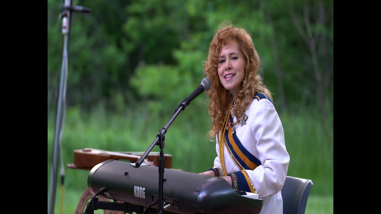 Nellie McKay, in the Meadow at Riverdog '21