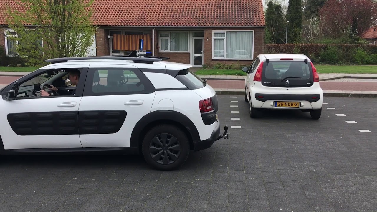 Rijschool Duco - achteruit parkeren in een vak, rechts