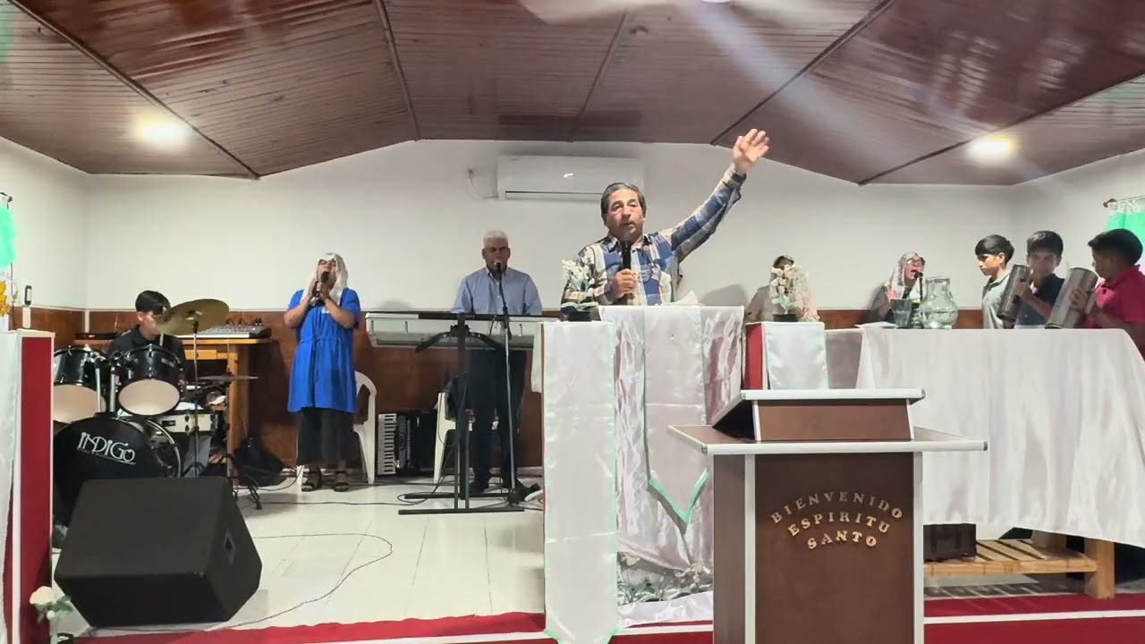 Dando comienzo al culto del Domingo! Coro: OH MORADORA. El Señor traiga gozo a cada vida