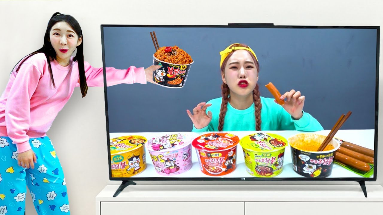ASMR Mukbang Fire Spicy Noodle Tteokbokki 불닭볶음면 떡볶이 TV 속 편의점 음식 먹방 Convenience Store Food [보람 야미]
