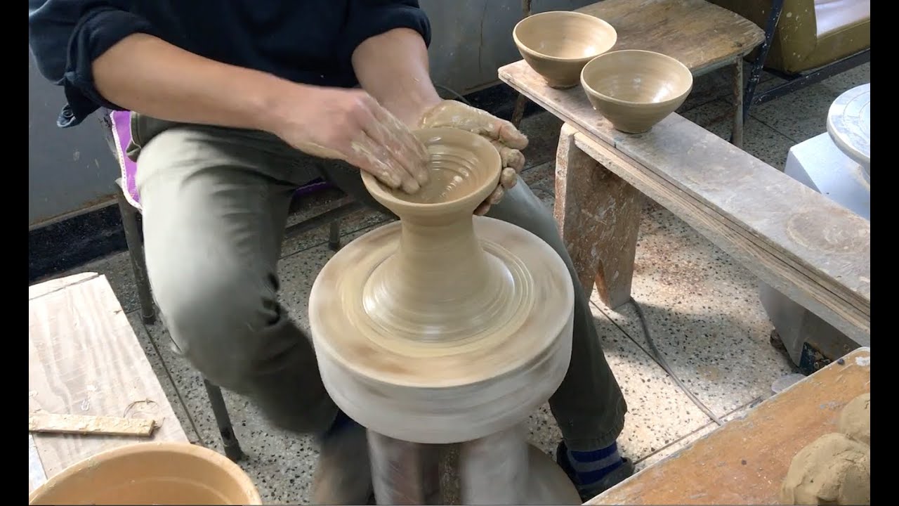 How to throw off the hump on a kick wheel by Hyangjong Oh