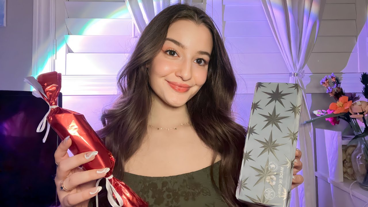 ASMR| Wrapping Christmas Gifts 🎁  (Crinkles, tapping, rambling)