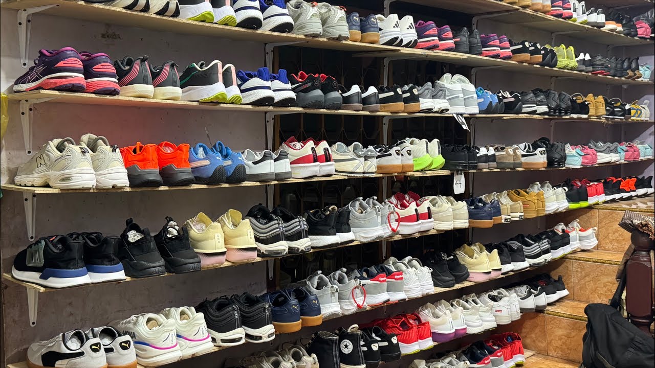 Majelis Sepatu sedang live sekarang!