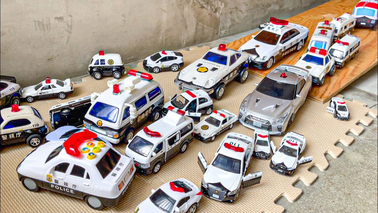 パトカーを大量に自作の道で走行させました。I ran a large number of police cars on my own road.