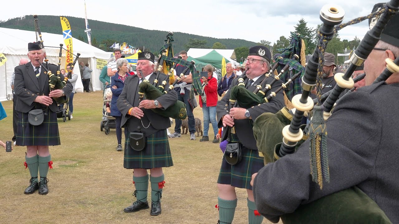 Gordon Highlanders Drums & Pipes playing Cullen Bay and Itchy Fingers during 2022 Aboyne Games