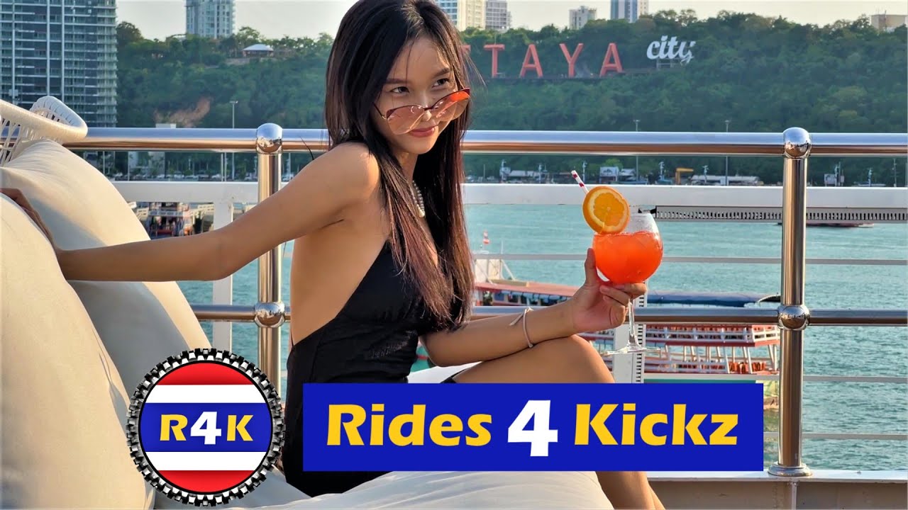 Pattaya Evening Restaurant Boat with Thai Beauties