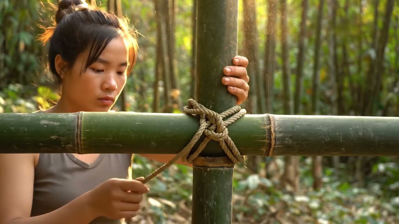 Alone in the Bamboo Forest: A Young Woman Builds a Shelter from Nothing