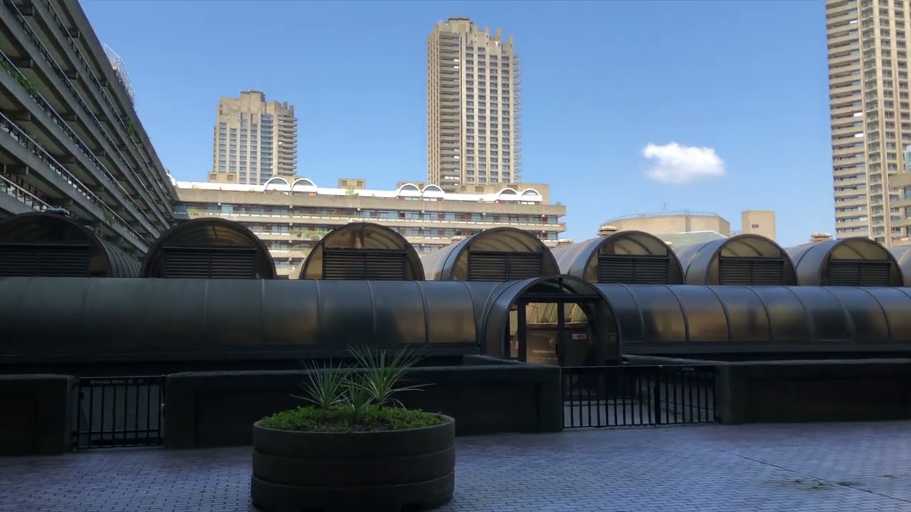 London Walk - Moorgate to Barbican Station via Barbican Estate