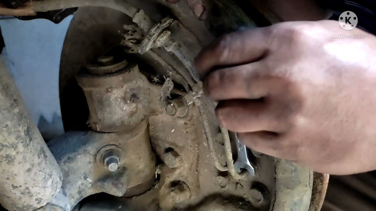 Paano tanggalin ang Brake Drum kung may labi at stuck ang adjuster sa preno.