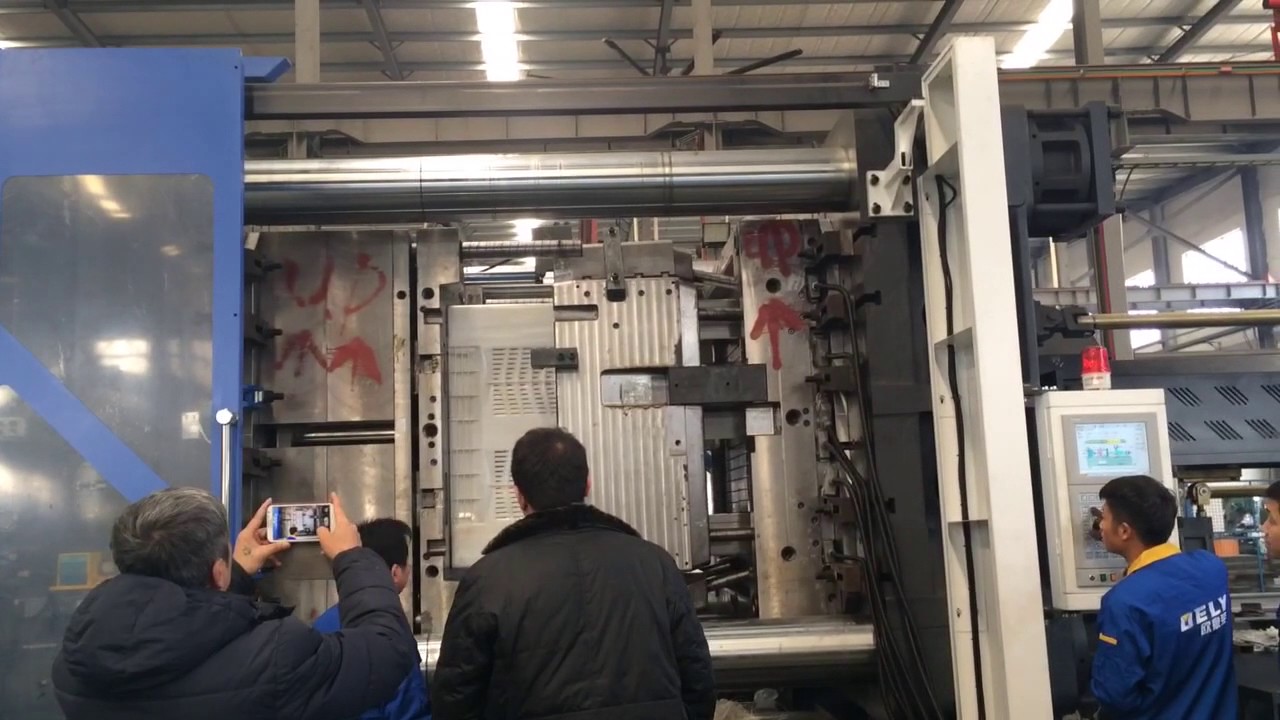 2800 ton plastic injection molding machine .32kg basket crate mold test ! robot arm not install yet