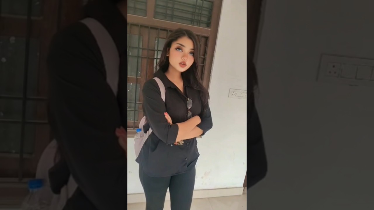 Woh Ladki Hai Kahan | Dance Video|Riya Vlogs #ytshorts #trending #viral #shorts #song #youtubeshorts