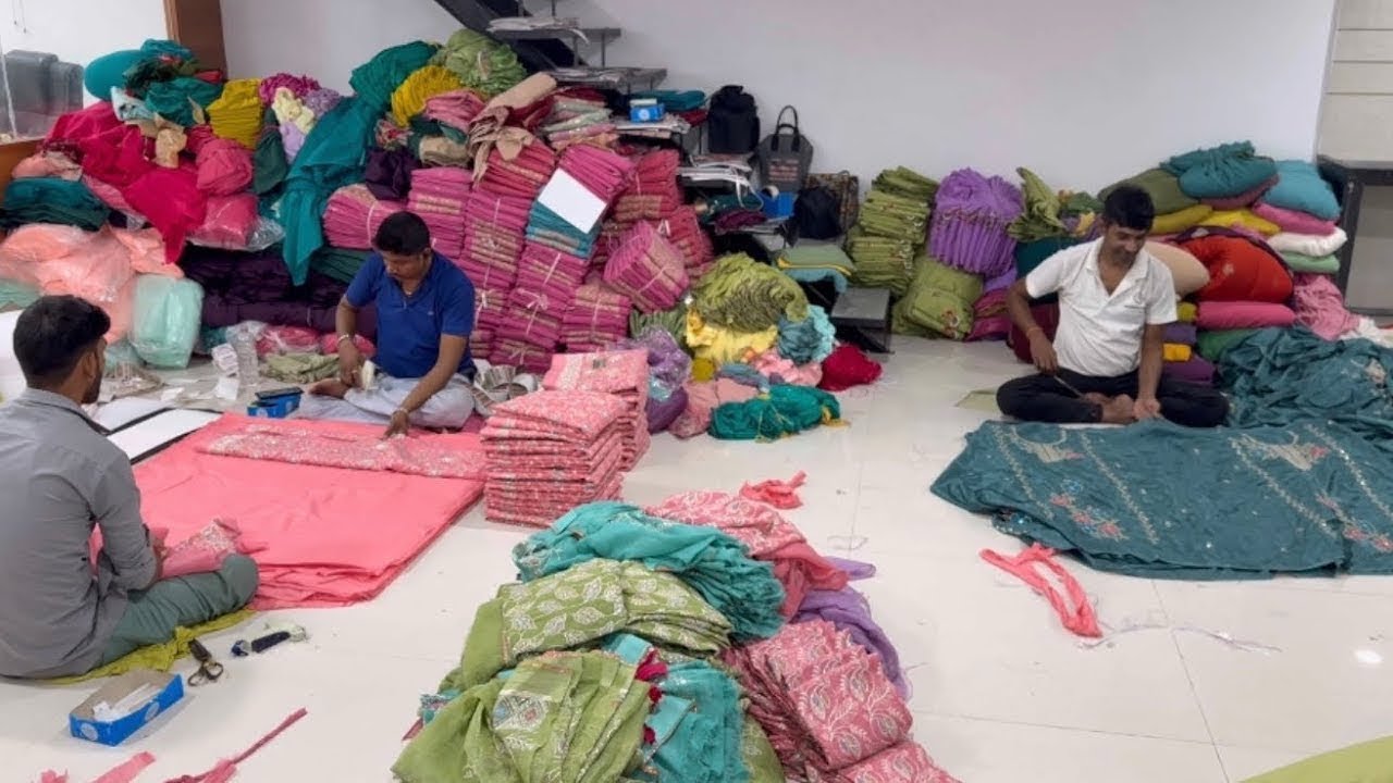 सूटो के रेट आधे हो  गए suit Factory सूटो के लिए और कही जा ही नहीं  पाओगे