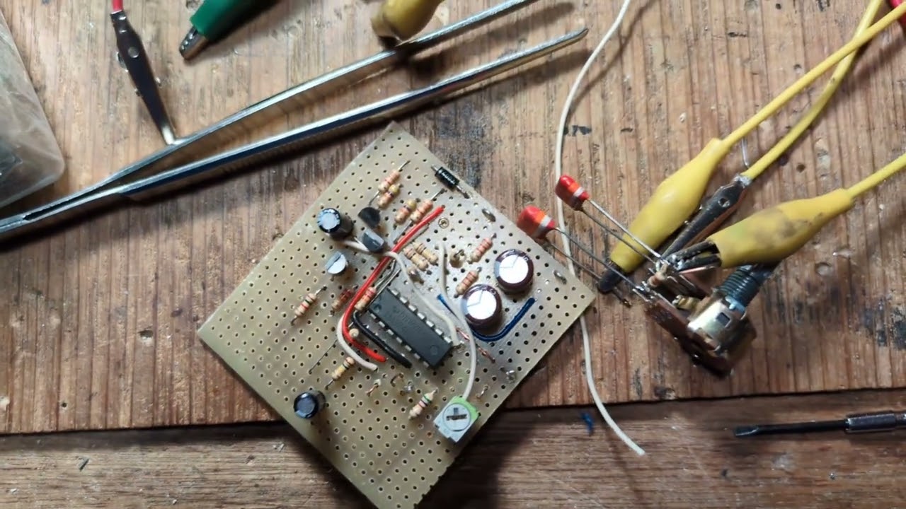 Analog sine wave generator