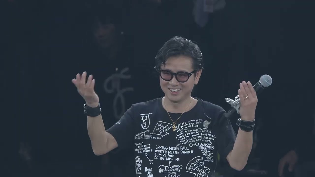 「紙飛行機」藤井フミヤ 日本武道館 LAST COUNTDOWN PARTY 2018-2019より　※紙飛行機は必ず先端を折って飛ばしましょう！