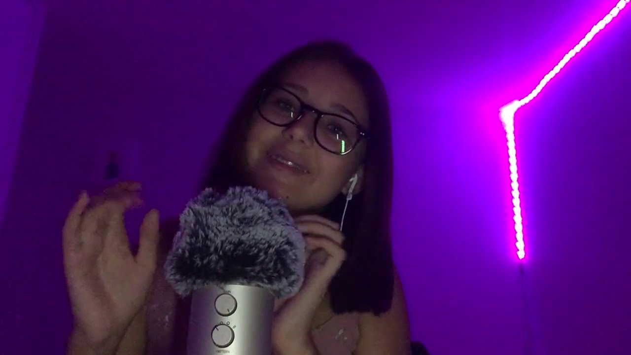 ASMR FR- Lecture d'un guide sur l'astrologie