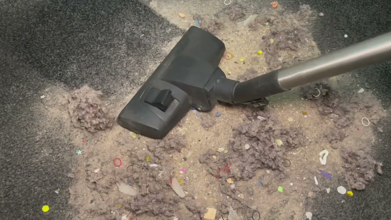 this or that vacuuming: metal wand or plastic hose with henry and fine dirt