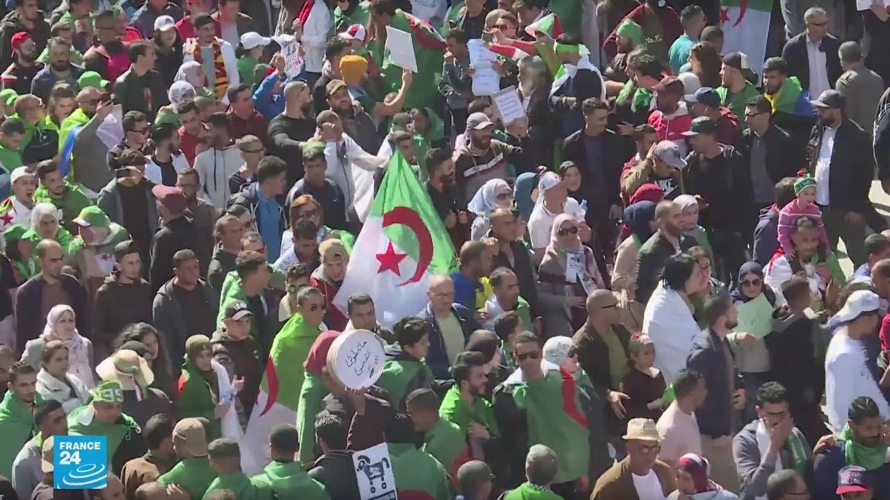 الجزائر.. من المظاهرات ضد العهدة الخامسة إلى دعوات رحيل النظام